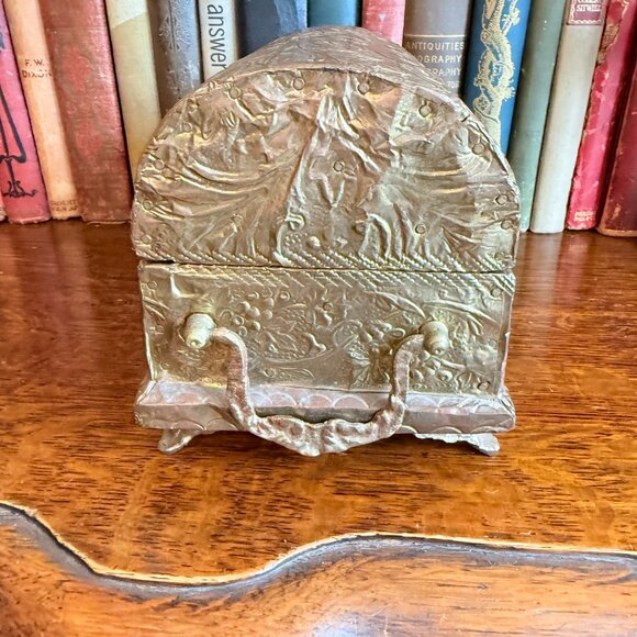 Vintage Brass Floral Repousse Domed Footed Treasure Chest Box lock & Key - Picture 11 of 17